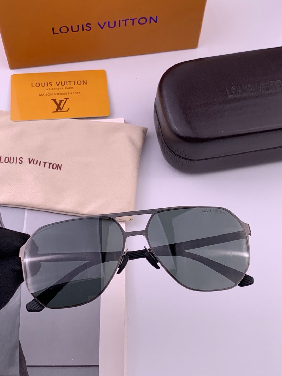 Louis Vuitton L6229 Polarized Aviator Blue Lens Sunglasses for Men - 357686 - detail image 3