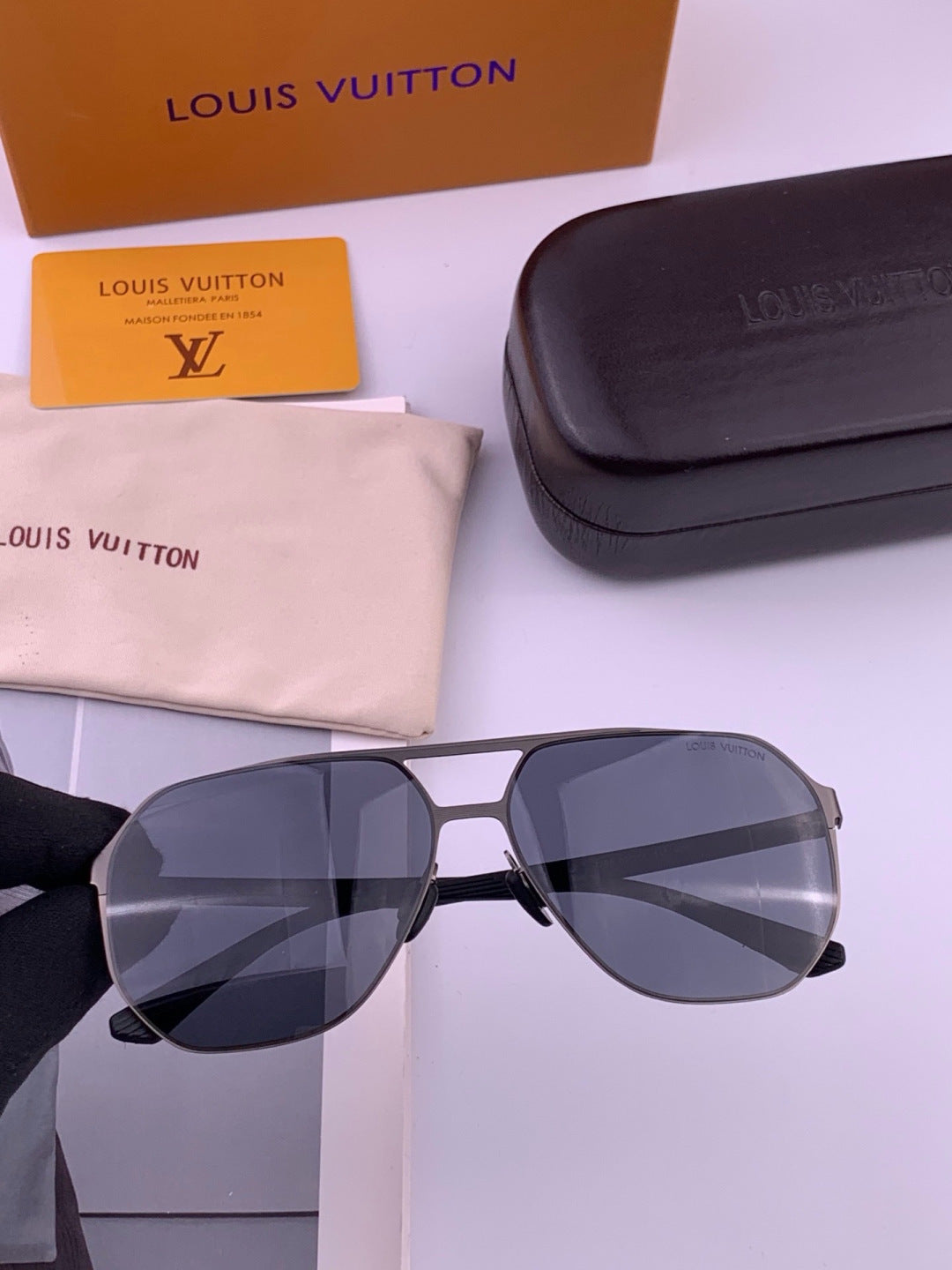 Louis Vuitton L6229 Polarized Aviator Blue Lens Sunglasses for Men - 357686