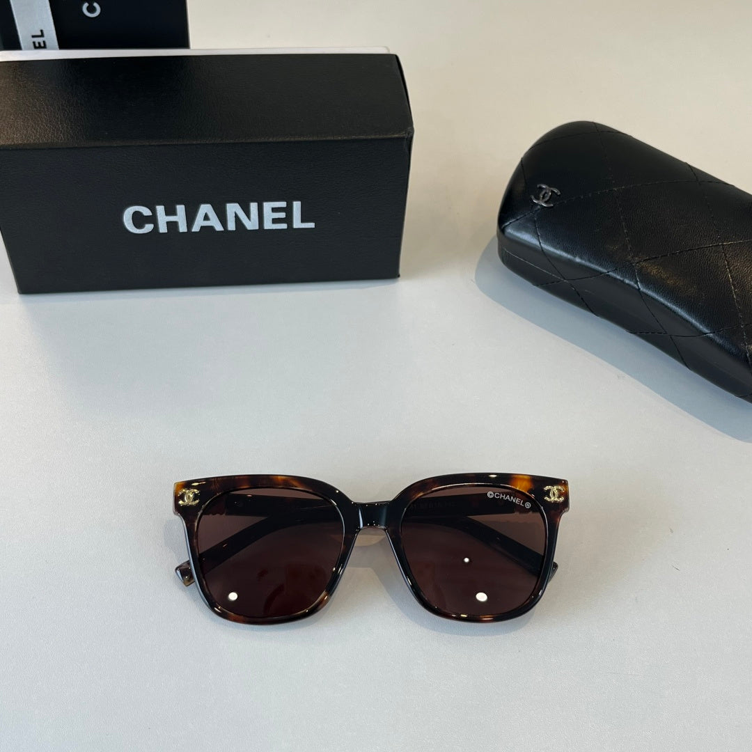 Chanel Fashion Black Lens Sunglasses for Men & Women - 382178 - detail image 4