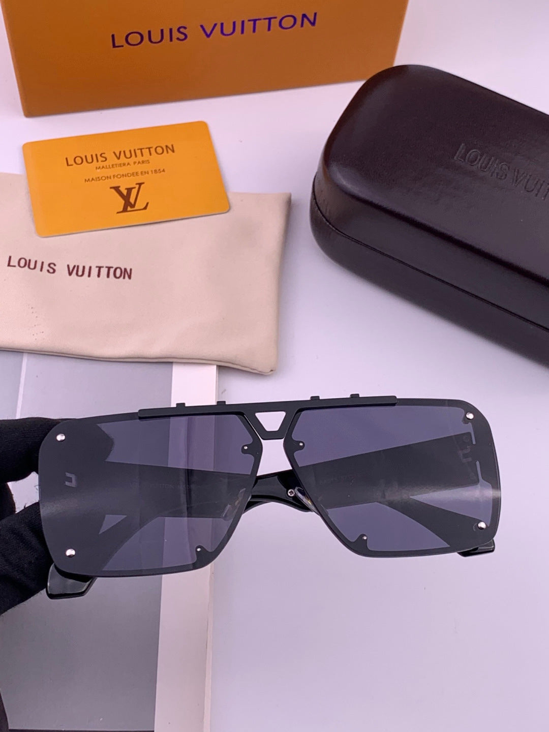 Louis Vuitton L501 Aviator Silver Lens Sunglasses for Men & Women - 357683 - detail image 3