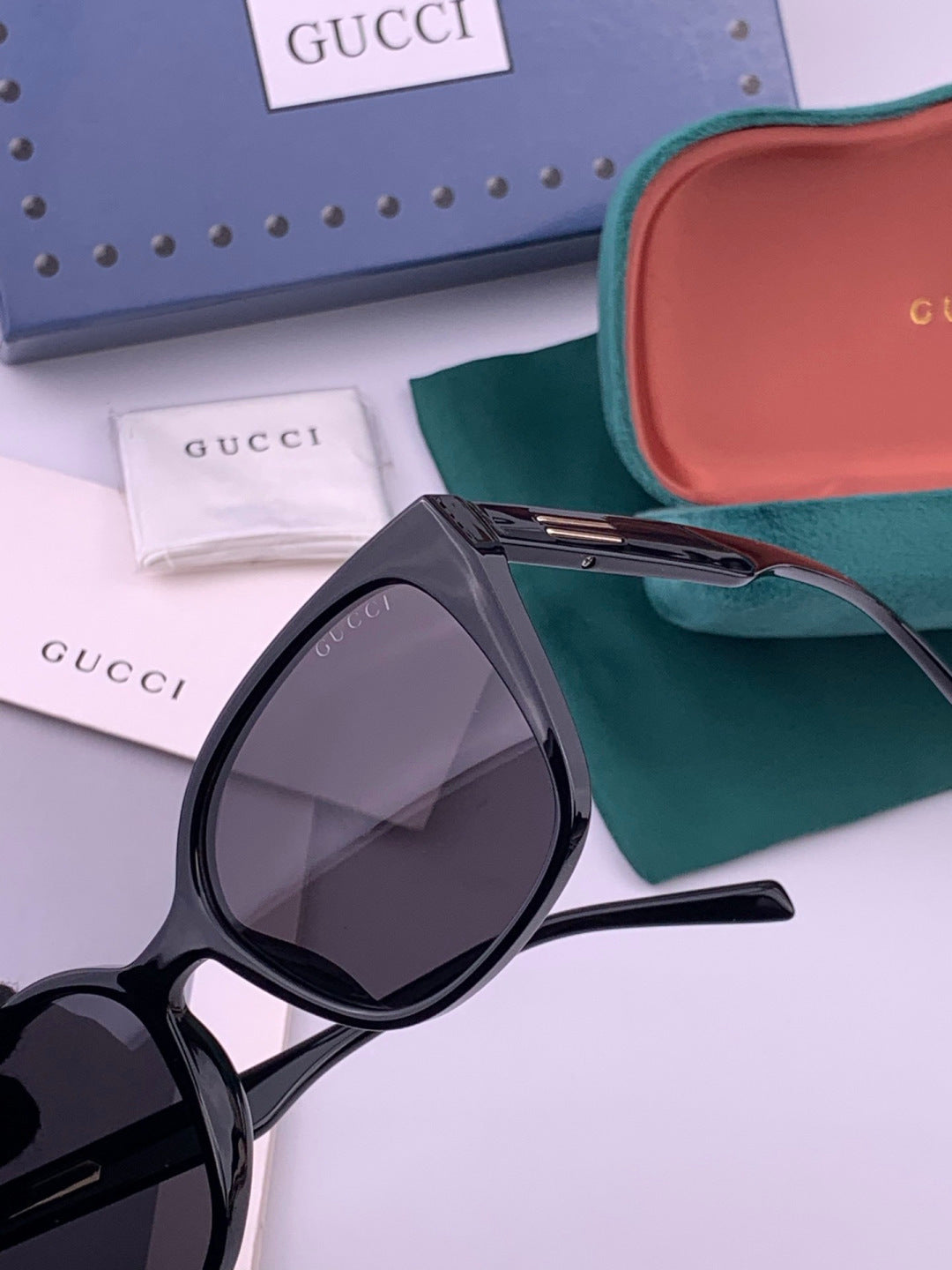 Gucci G77726 Polarized Square Black Lens Sunglasses for Men & Women - 357906 - detail image 3