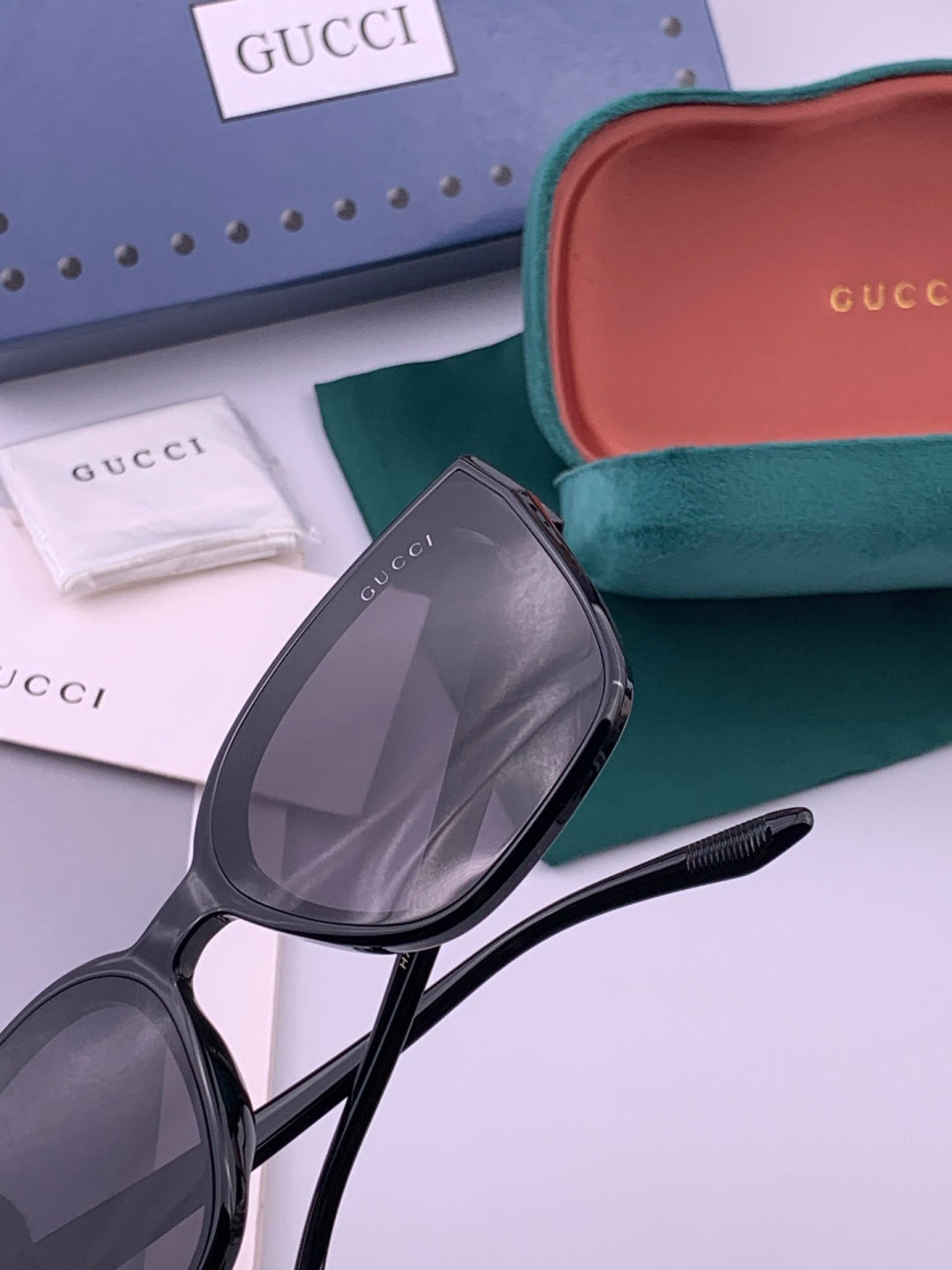 Gucci G07726 Polarized Square Black Lens Sunglasses for Men & Women - 357908 - detail image 3
