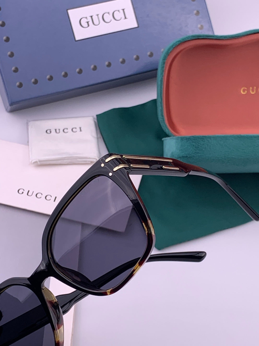 Gucci G0756 Polarized Square Black Lens Sunglasses for Men & Women - 357909 - detail image 3