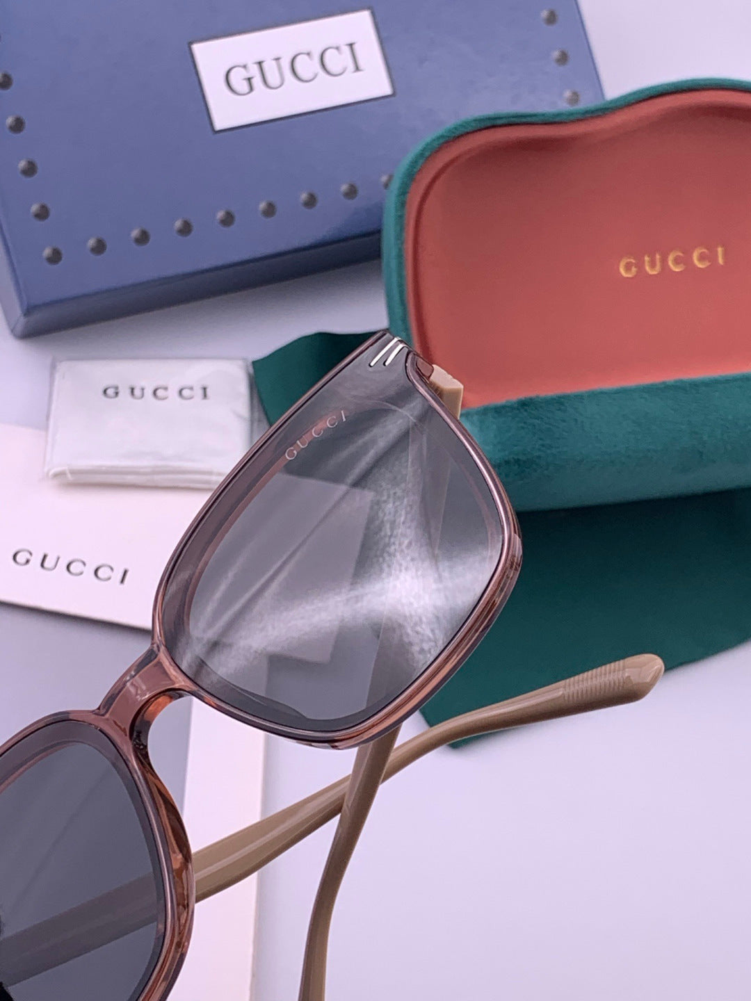 Gucci G07711 Round Black Lens Sunglasses for Men & Women - 357911 - detail image 4