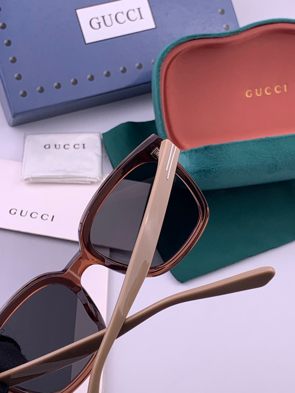 Gucci G07711 Round Black Lens Sunglasses for Men & Women - 357911 - detail image 3
