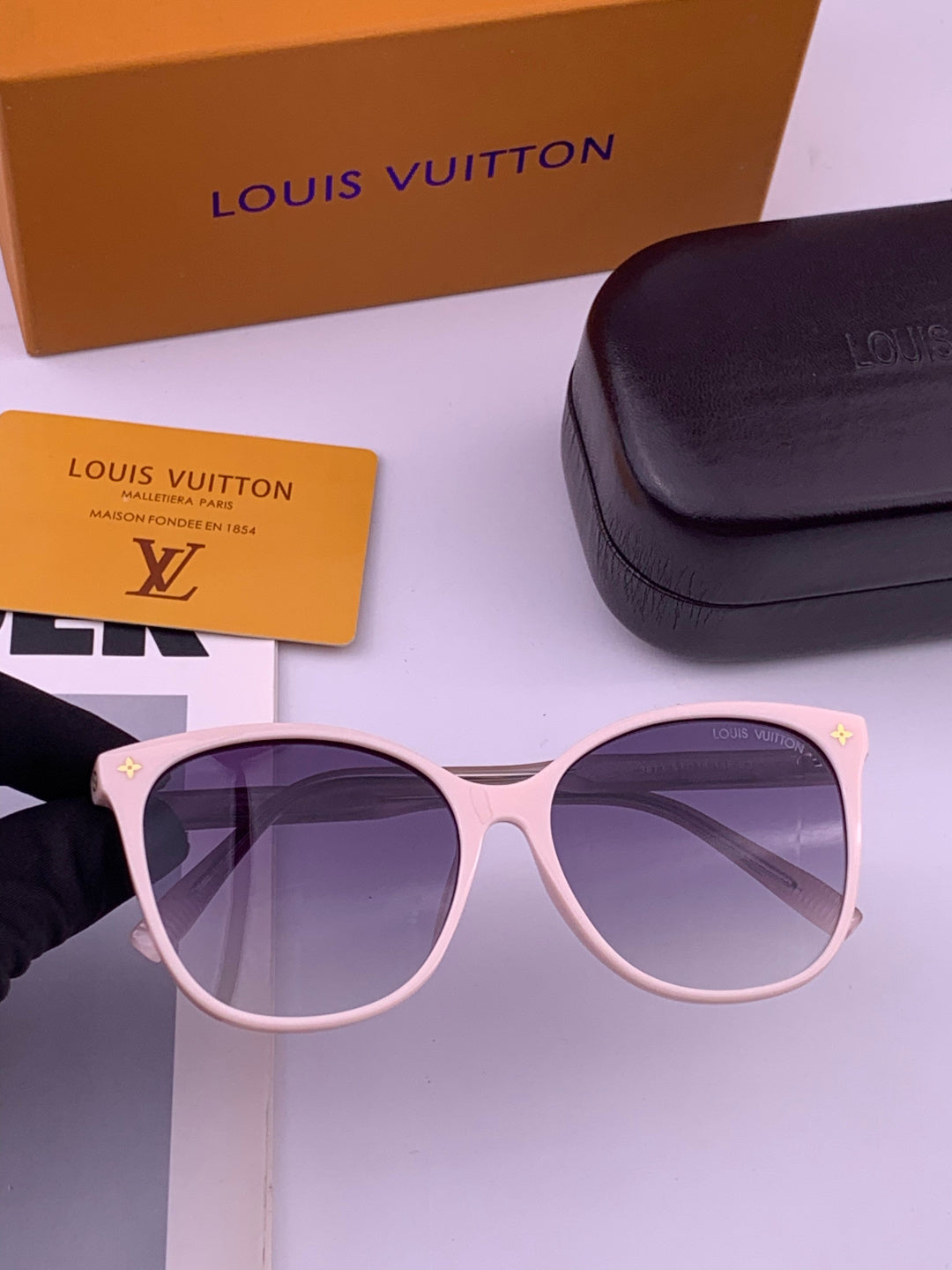 Louis Vuitton Fashion Black Lens Sunglasses for Men & Women - 357740