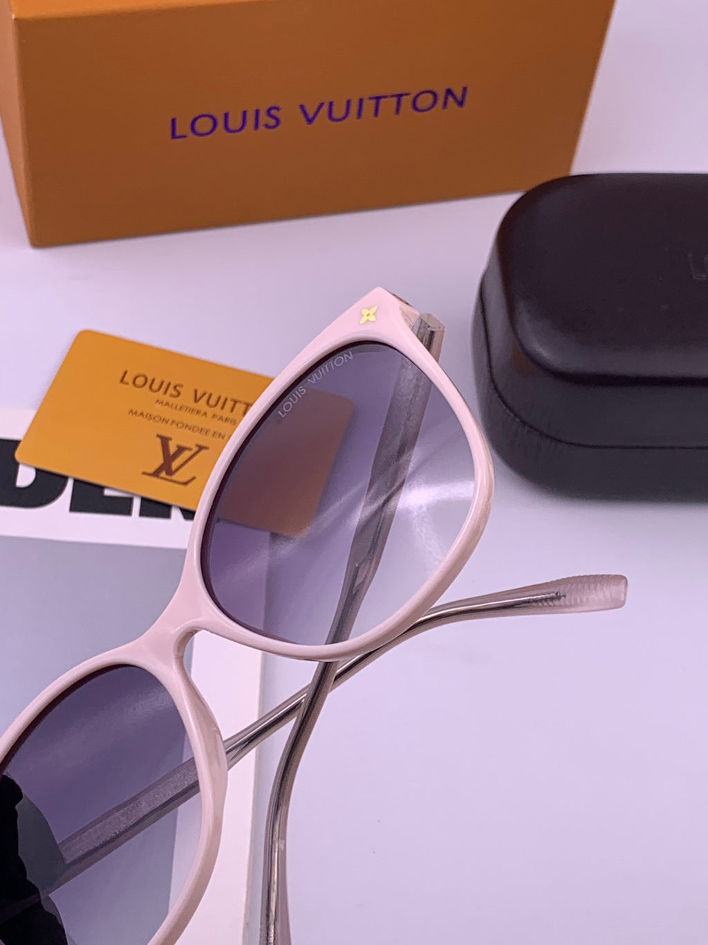 Louis Vuitton Fashion Black Lens Sunglasses for Men & Women - 357740 - detail image 5