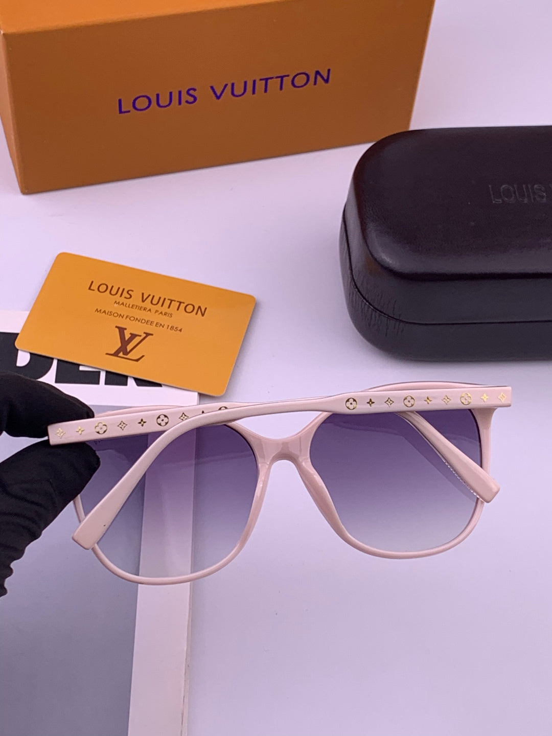 Louis Vuitton Fashion Black Lens Sunglasses for Men & Women - 357740 - detail image 6