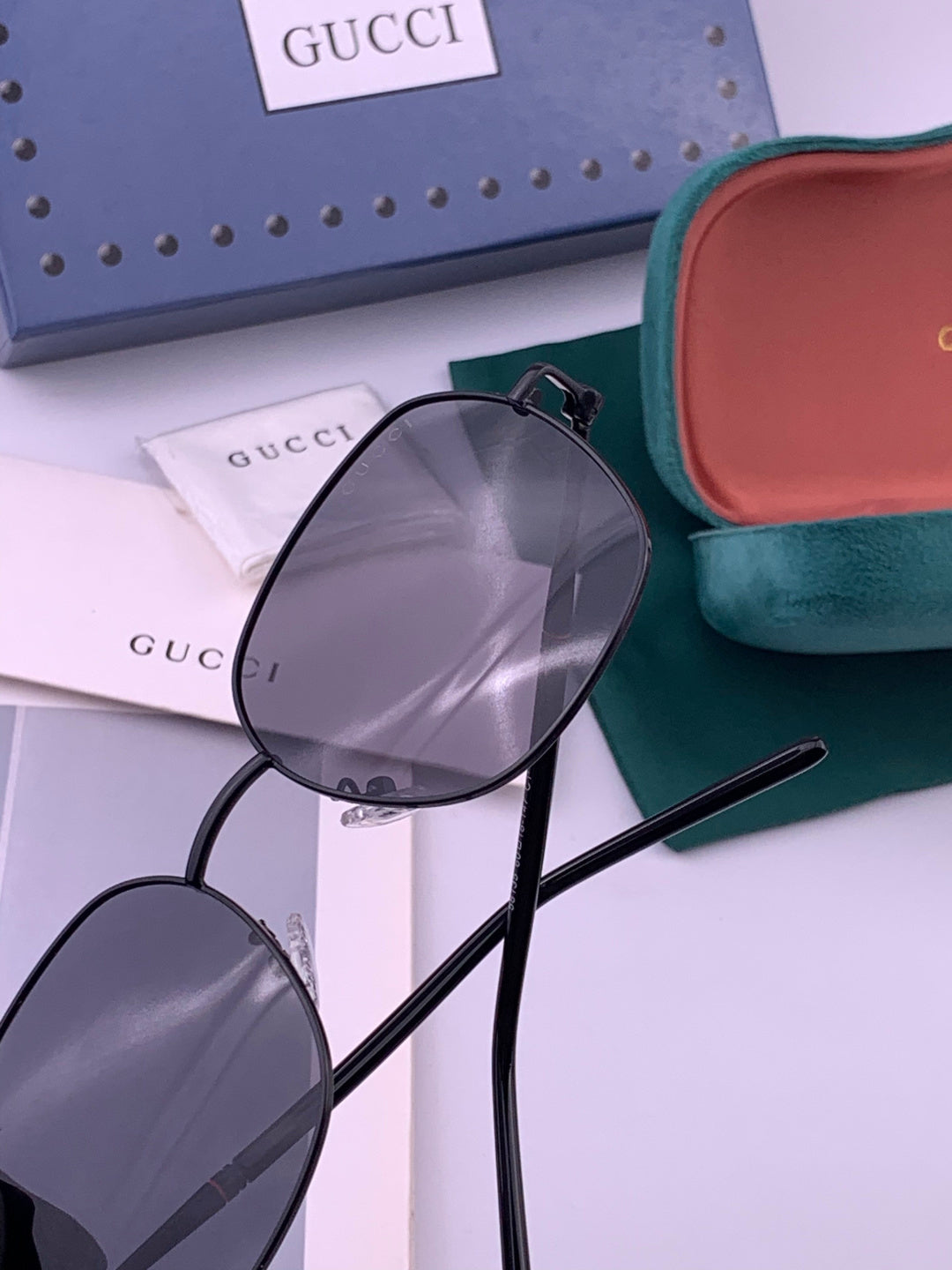 Gucci G55813 Fashion Black Lens Sunglasses for Men & Women - 357924 - detail image 4