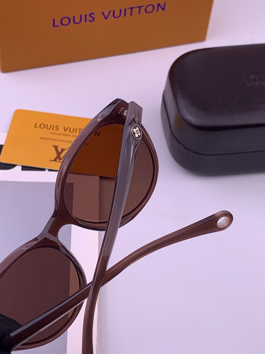 Louis Vuitton L6907 Fashion Black Lens Sunglasses for Men & Women - 357730 - detail image 3