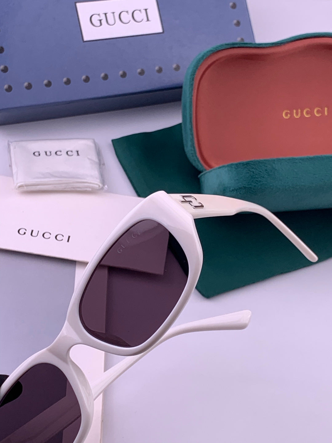 Gucci G7106 Polarized Fashion Black Lens Sunglasses for Men & Women - 357892 - detail image 4