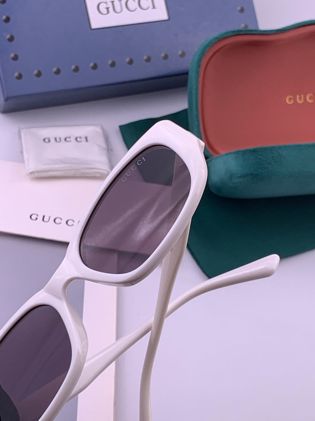 Gucci G7106 Polarized Fashion Black Lens Sunglasses for Men & Women - 357892 - detail image 3