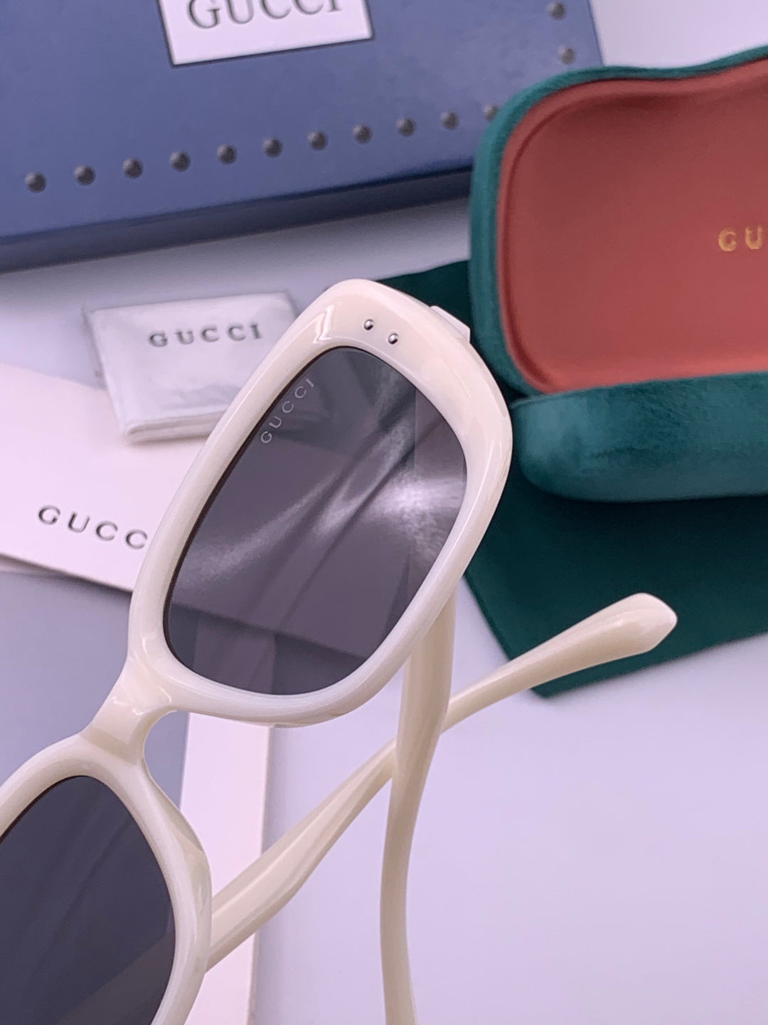 Gucci G5906 Polarized Square Black Lens Sunglasses for Men & Women - 357894 - detail image 3