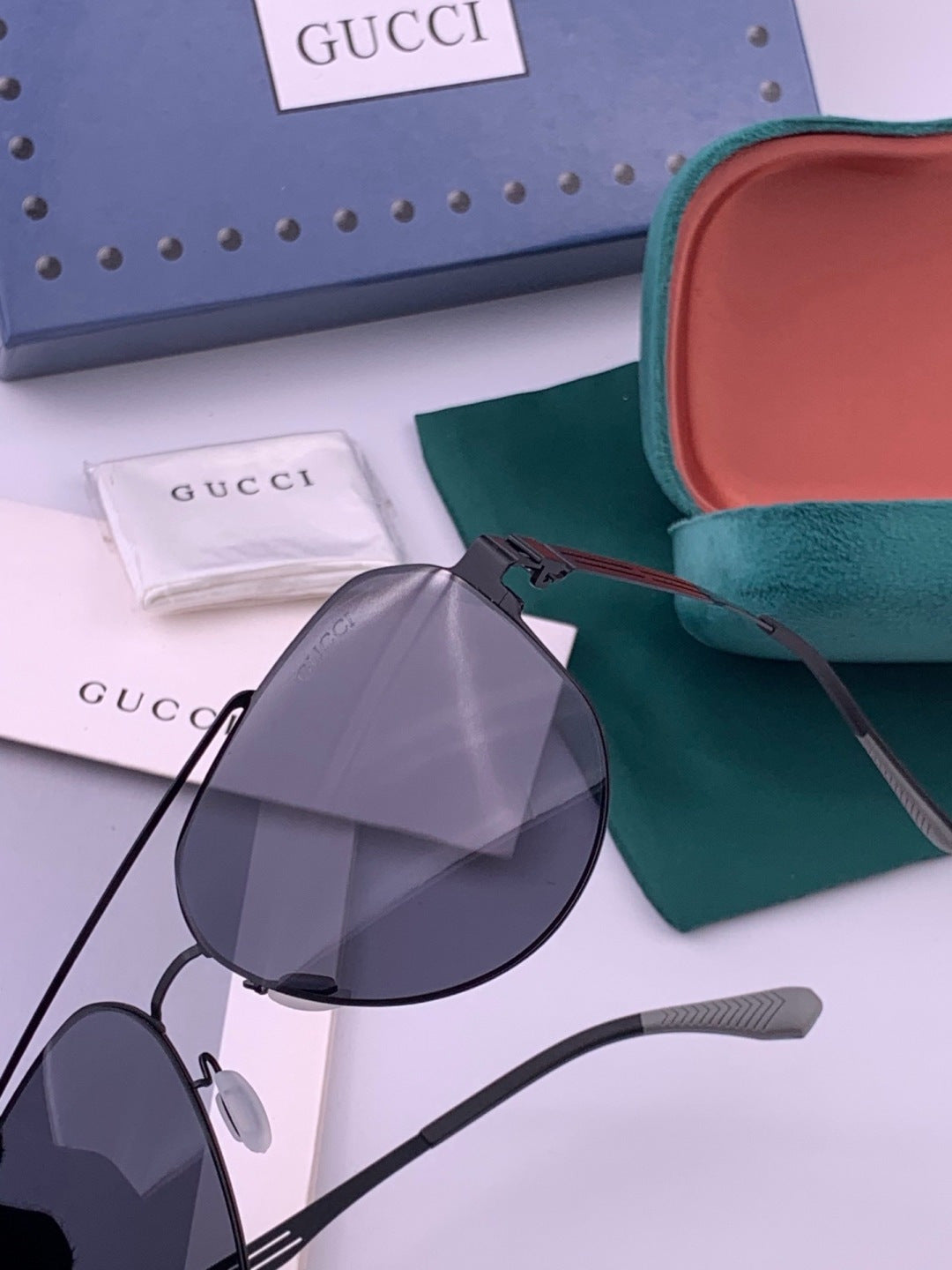Gucci G5809 Polarized Fashion Gold Lens Sunglasses for Men & Women - 357904 - detail image 3