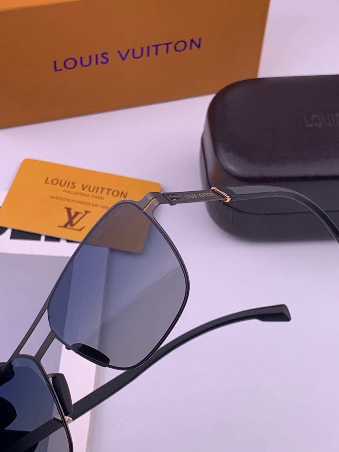 Louis Vuitton L816 Fashion Gold Lens Sunglasses for Men & Women - 357738 - detail image 3