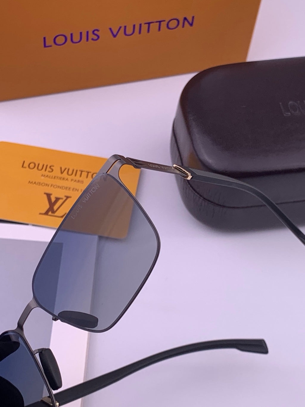 Louis Vuitton L516 Fashion Gold Lens Sunglasses for Men & Women - 357715 - detail image 3