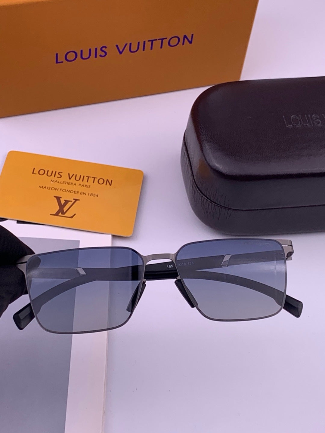 Louis Vuitton L516 Fashion Gold Lens Sunglasses for Men & Women - 357715