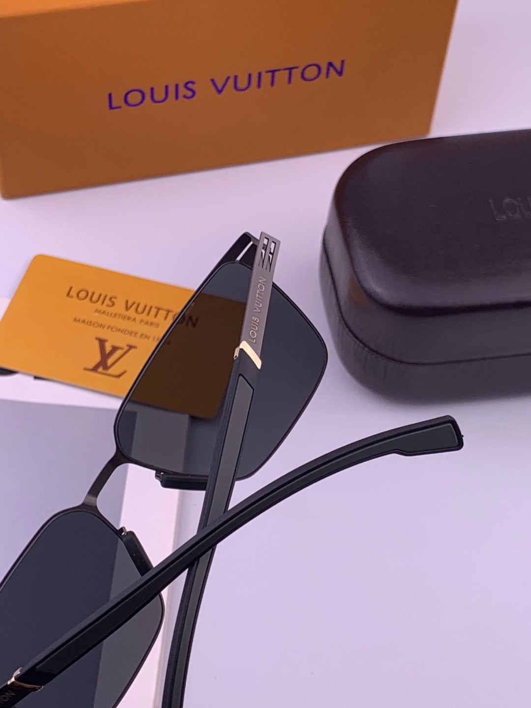 Louis Vuitton L516 Fashion Gold Lens Sunglasses for Men & Women - 357716 - detail image 4