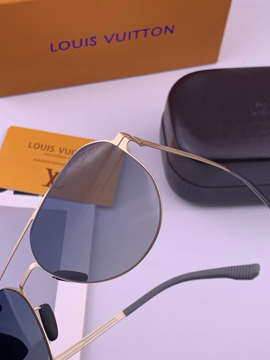 Louis Vuitton L39 Fashion Gold Lens Sunglasses for Men & Women - 357718 - detail image 3