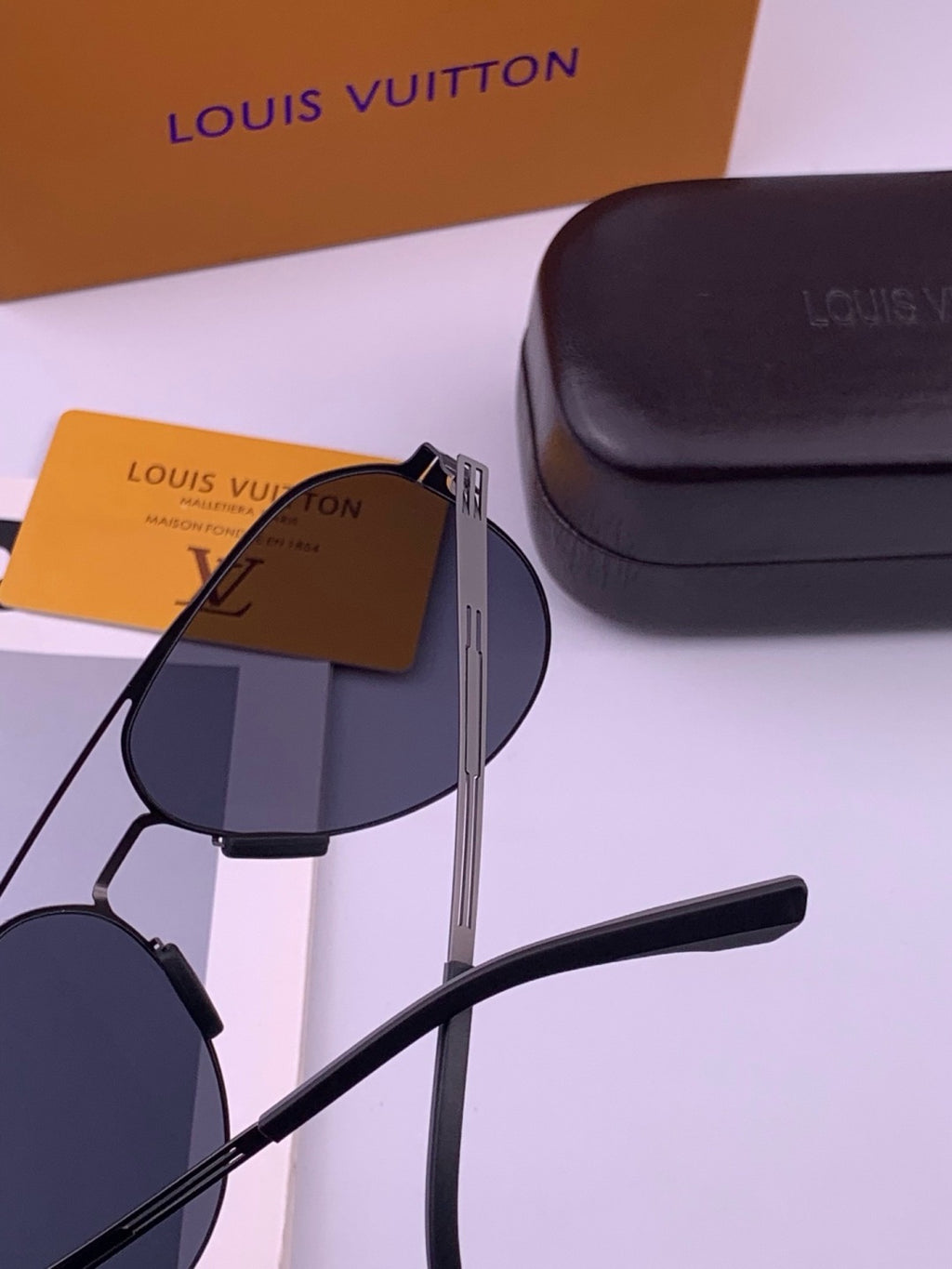 Louis Vuitton L39 Fashion Gold Lens Sunglasses for Men & Women - 357719 - detail image 4