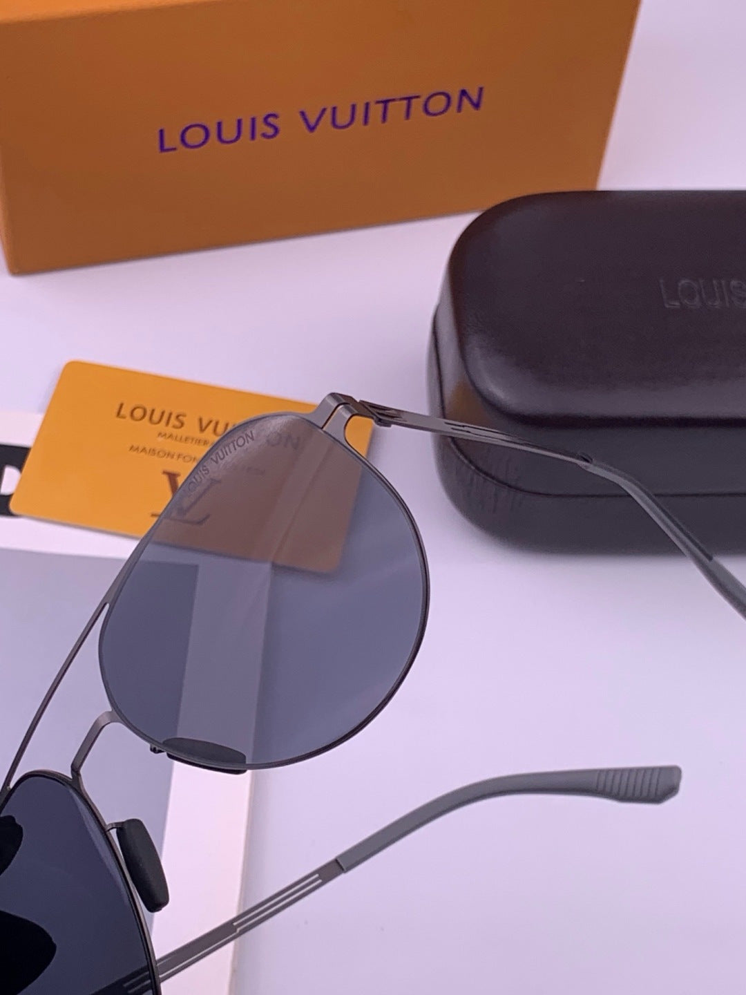 Louis Vuitton L39 Fashion Gold Lens Sunglasses for Men & Women - 357719 - detail image 3