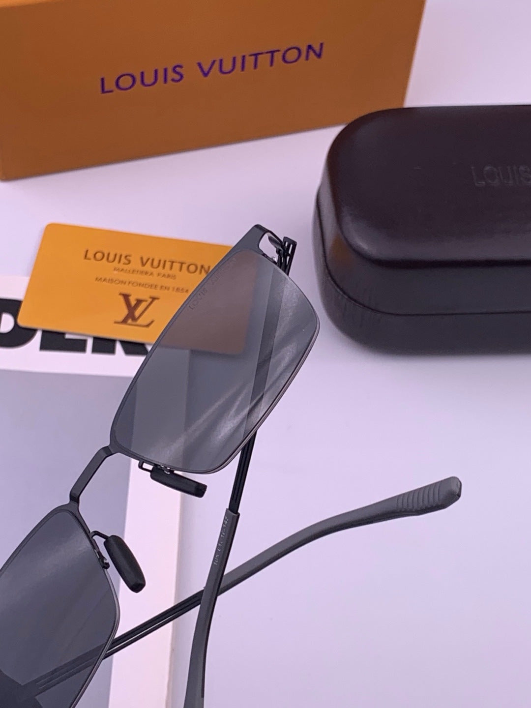 Louis Vuitton L510 Fashion Gold Lens Sunglasses for Men & Women - 357720 - detail image 5