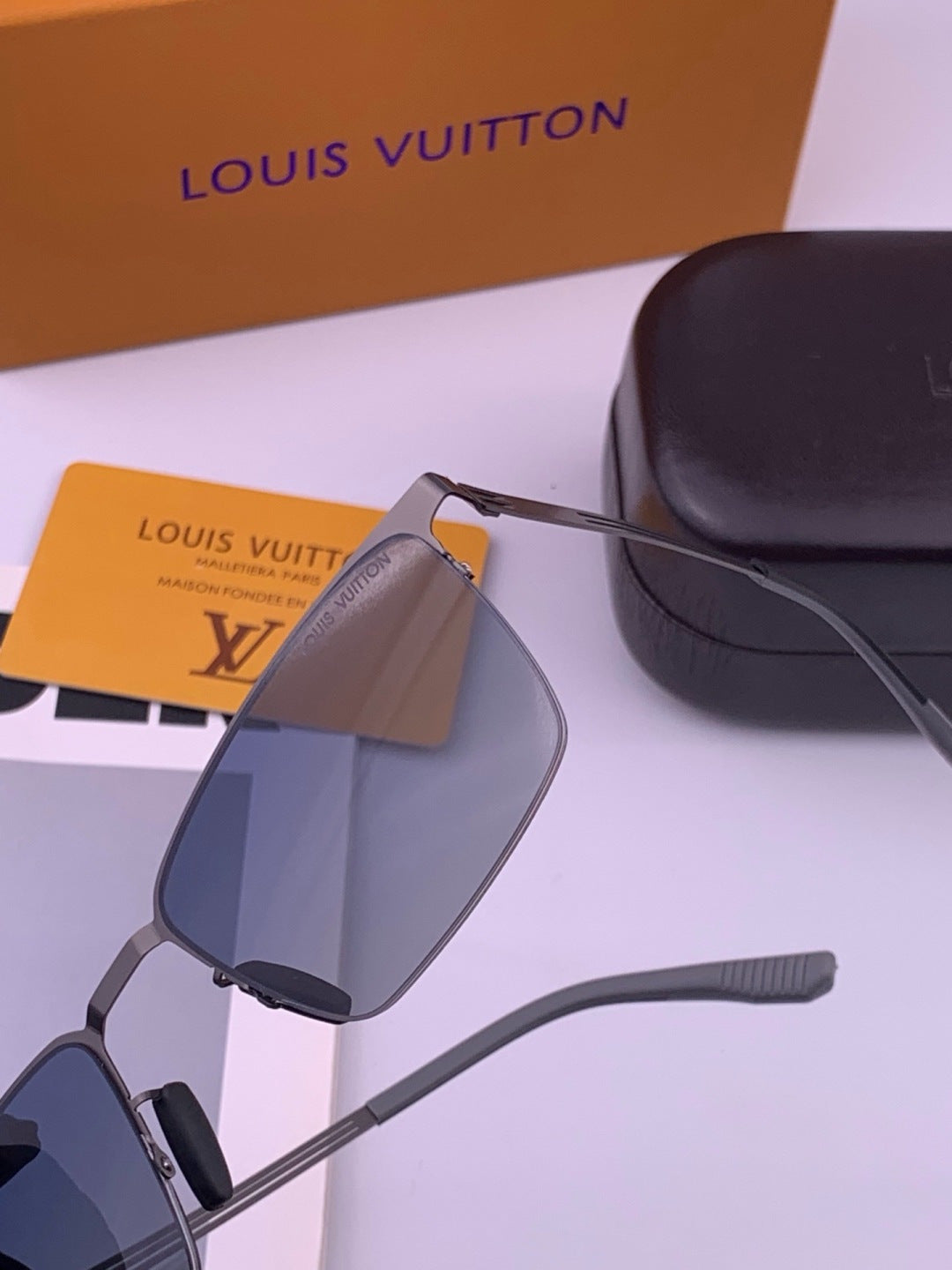 Louis Vuitton L510 Fashion Gold Lens Sunglasses for Men & Women - 357721 - detail image 3