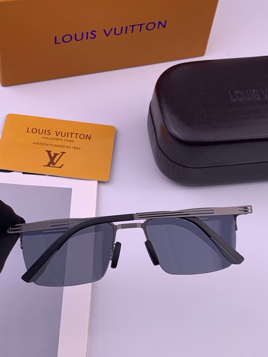 Louis Vuitton L510 Fashion Gold Lens Sunglasses for Men & Women - 357722 - detail image 4