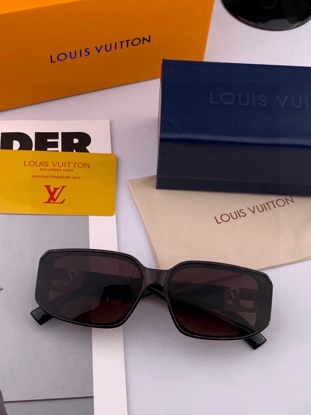 Louis Vuitton L5551 Square Black Lens Sunglasses for Men & Women - 357706 - detail image 3