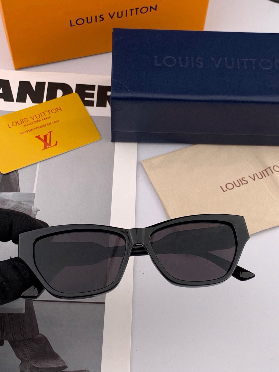 Louis Vuitton L6220 Square Black Lens Sunglasses for Men & Women - 357707 - detail image 2