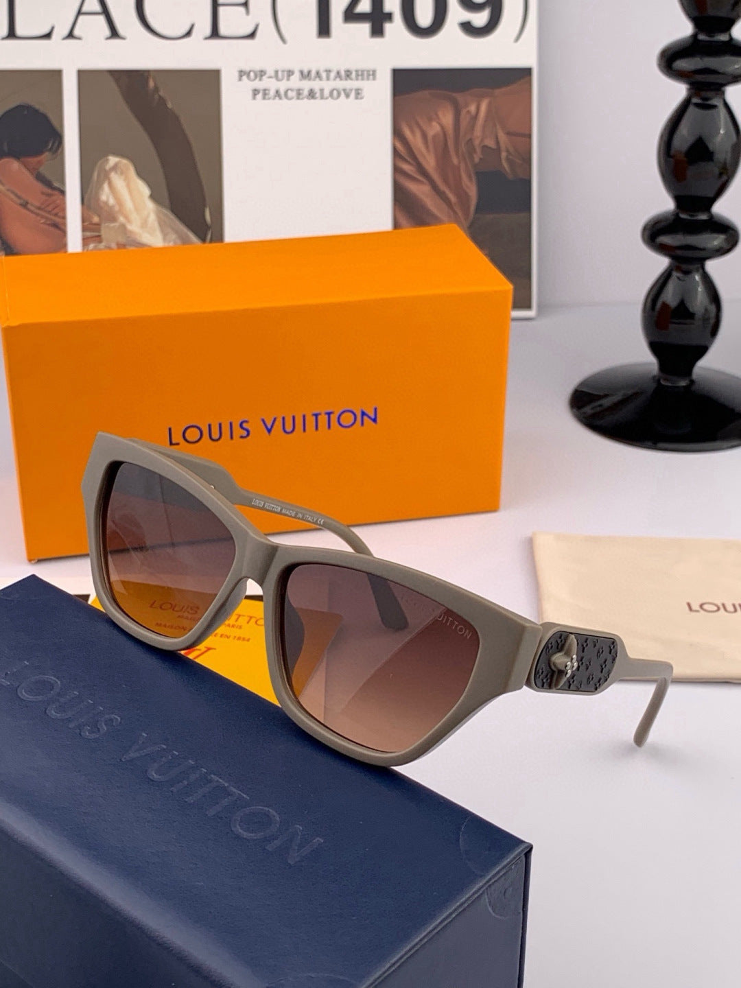 Louis Vuitton L6220 Square Black Lens Sunglasses for Men & Women - 357707 - detail image 6