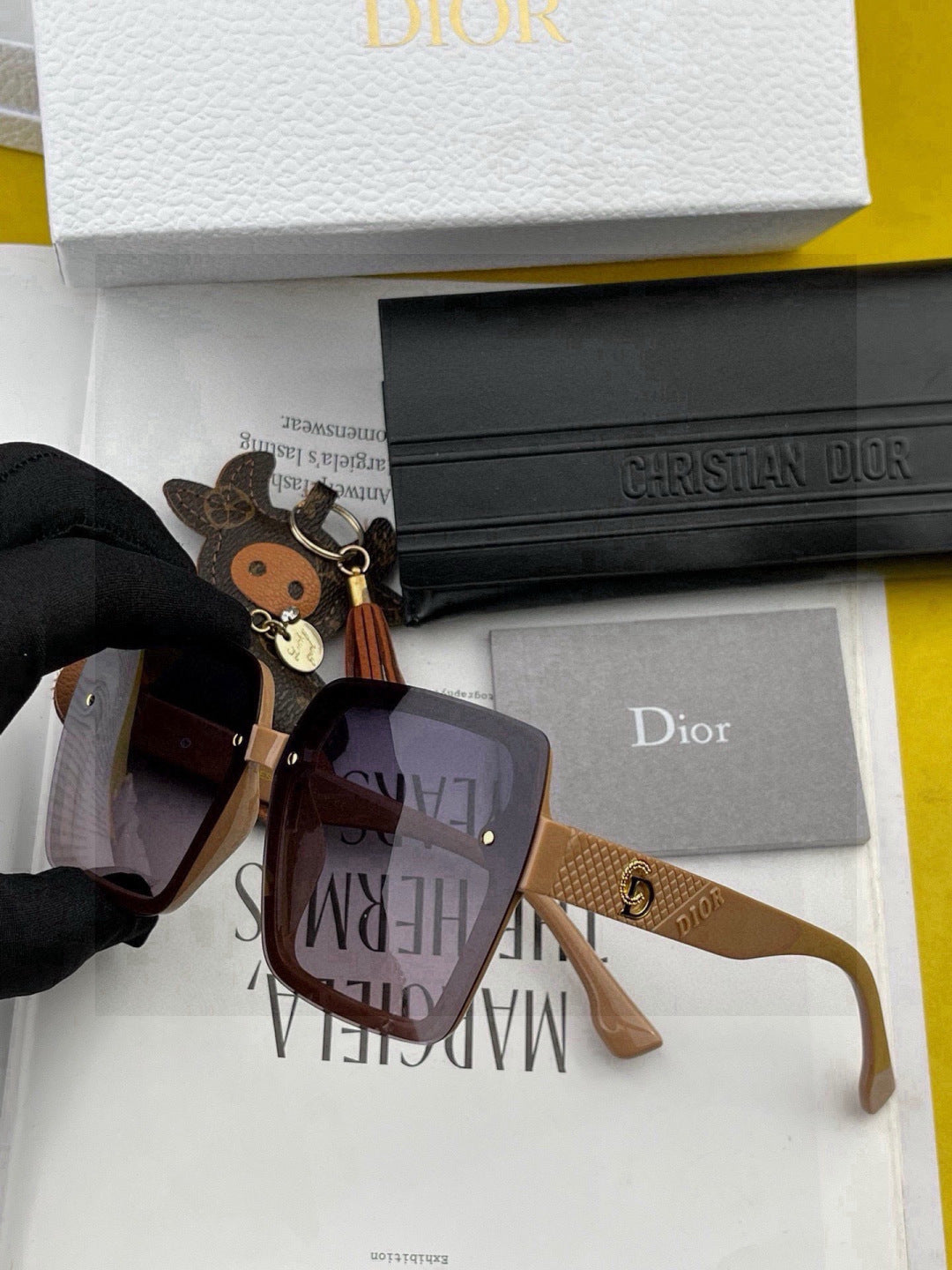 Dior CD22077 Polarized Fashion Black Lens Sunglasses for Men & Women - detail image 3