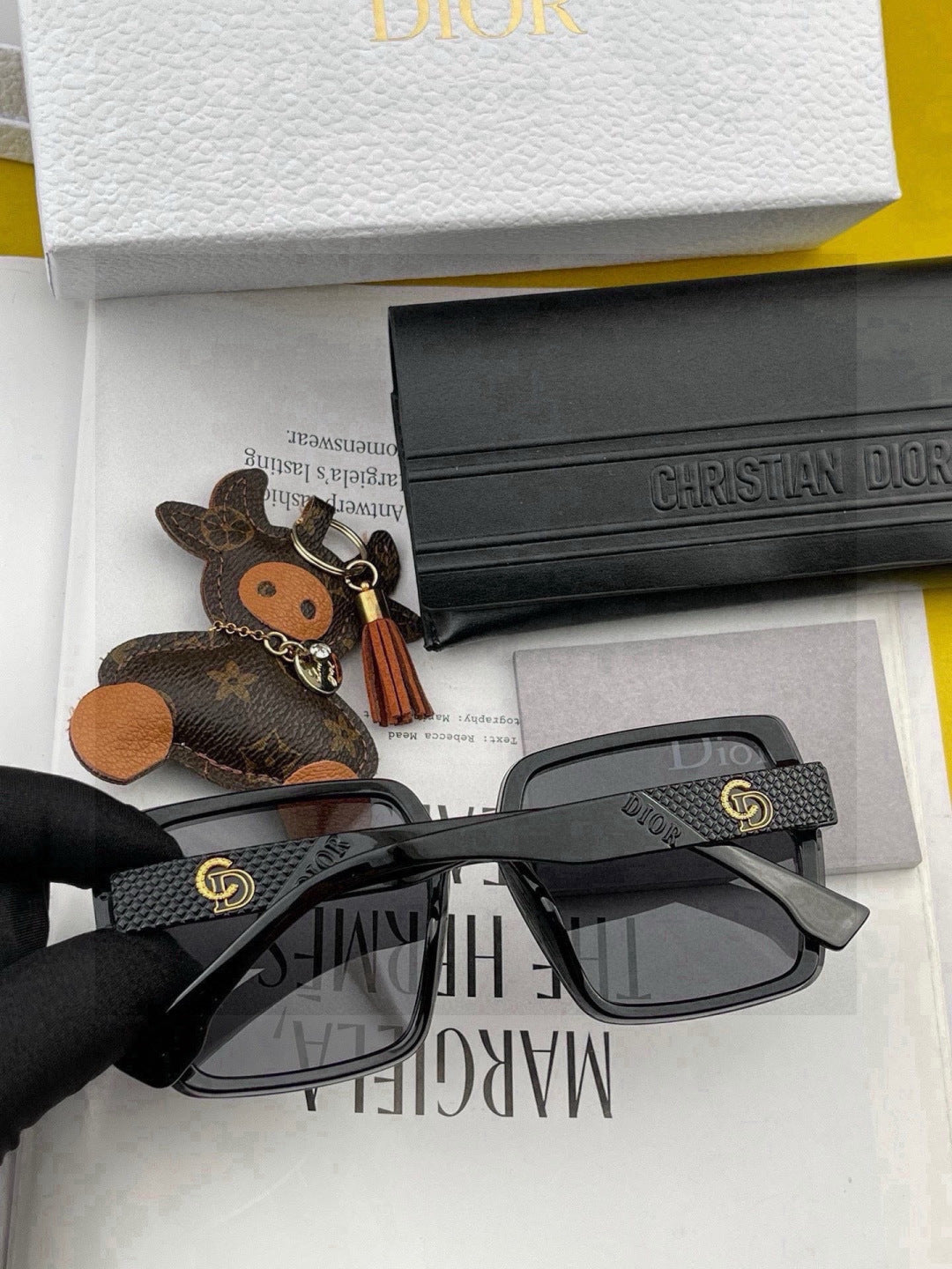 Dior CD22077 Polarized Fashion Black Lens Sunglasses for Men & Women - detail image 5
