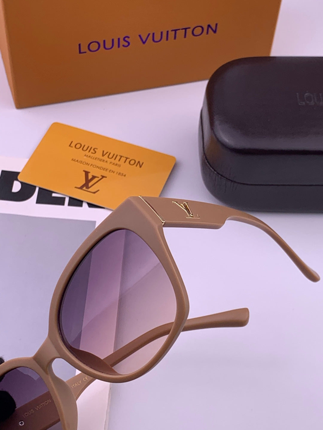 Louis Vuitton L27001 Square Black Lens Sunglasses for Men & Women - 357646 - detail image 3