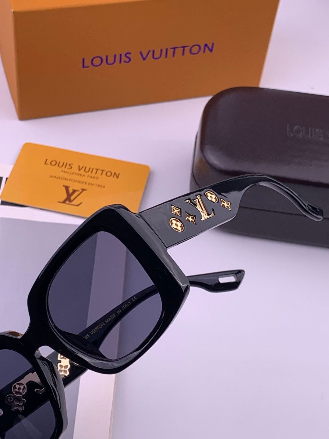 Louis Vuitton L47001 Square Gold Lens Sunglasses for Men & Women - 357649 - detail image 3