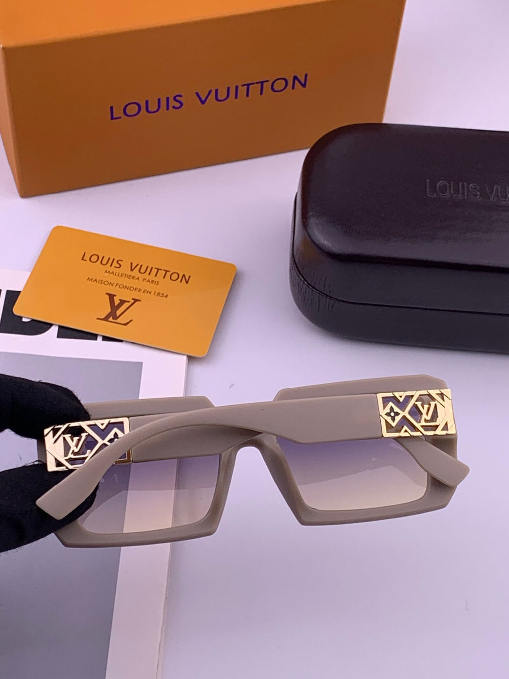Louis Vuitton L77001 Square Brown Lens Sunglasses for Men & Women - 357652 - detail image 6