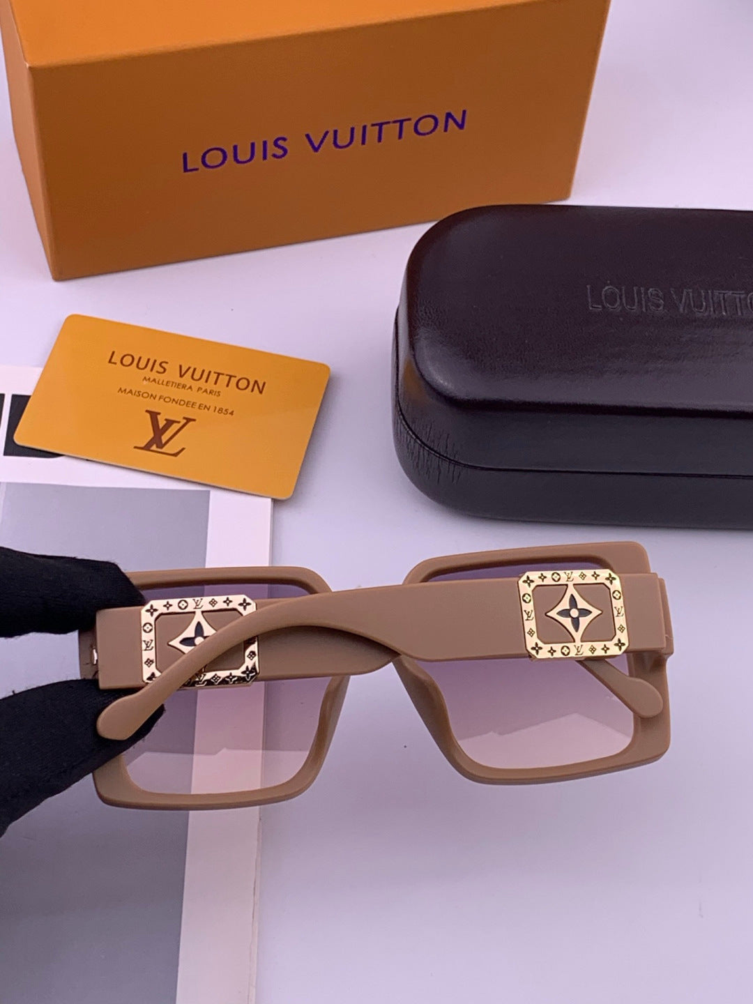 Louis Vuitton L97003 Square Black Lens Sunglasses for Men & Women - 357653 - detail image 5