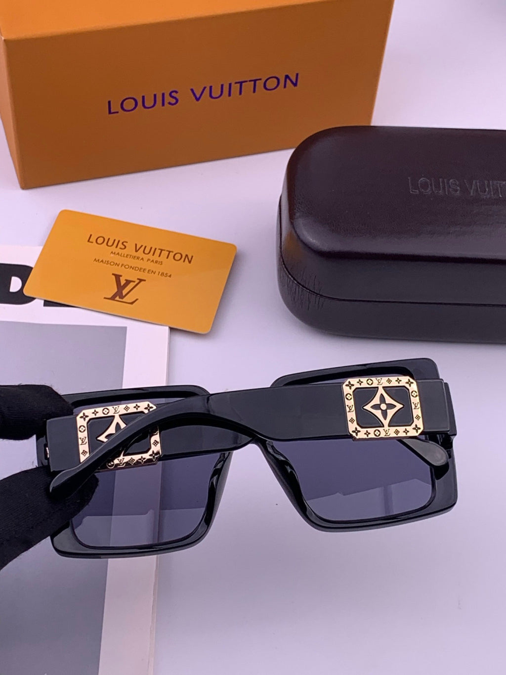 Louis Vuitton L97003 Square Black Lens Sunglasses for Men & Women - 357654 - detail image 5