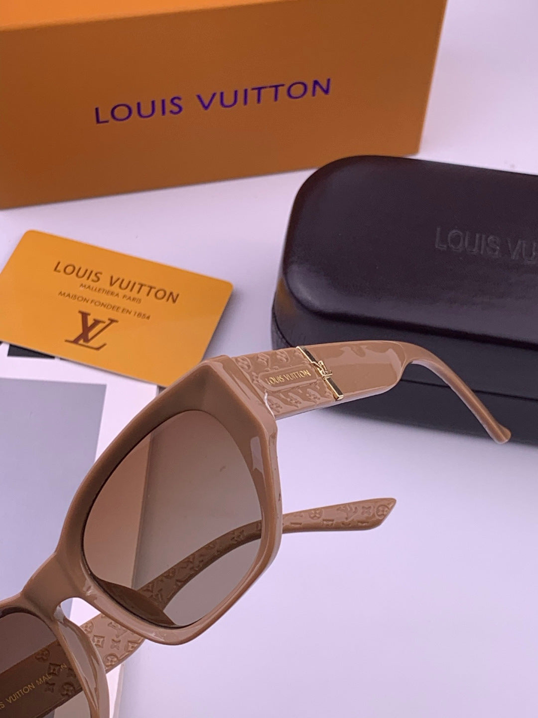 Louis Vuitton L17000 Square Gold Lens Sunglasses for Men & Women - 357657 - detail image 4