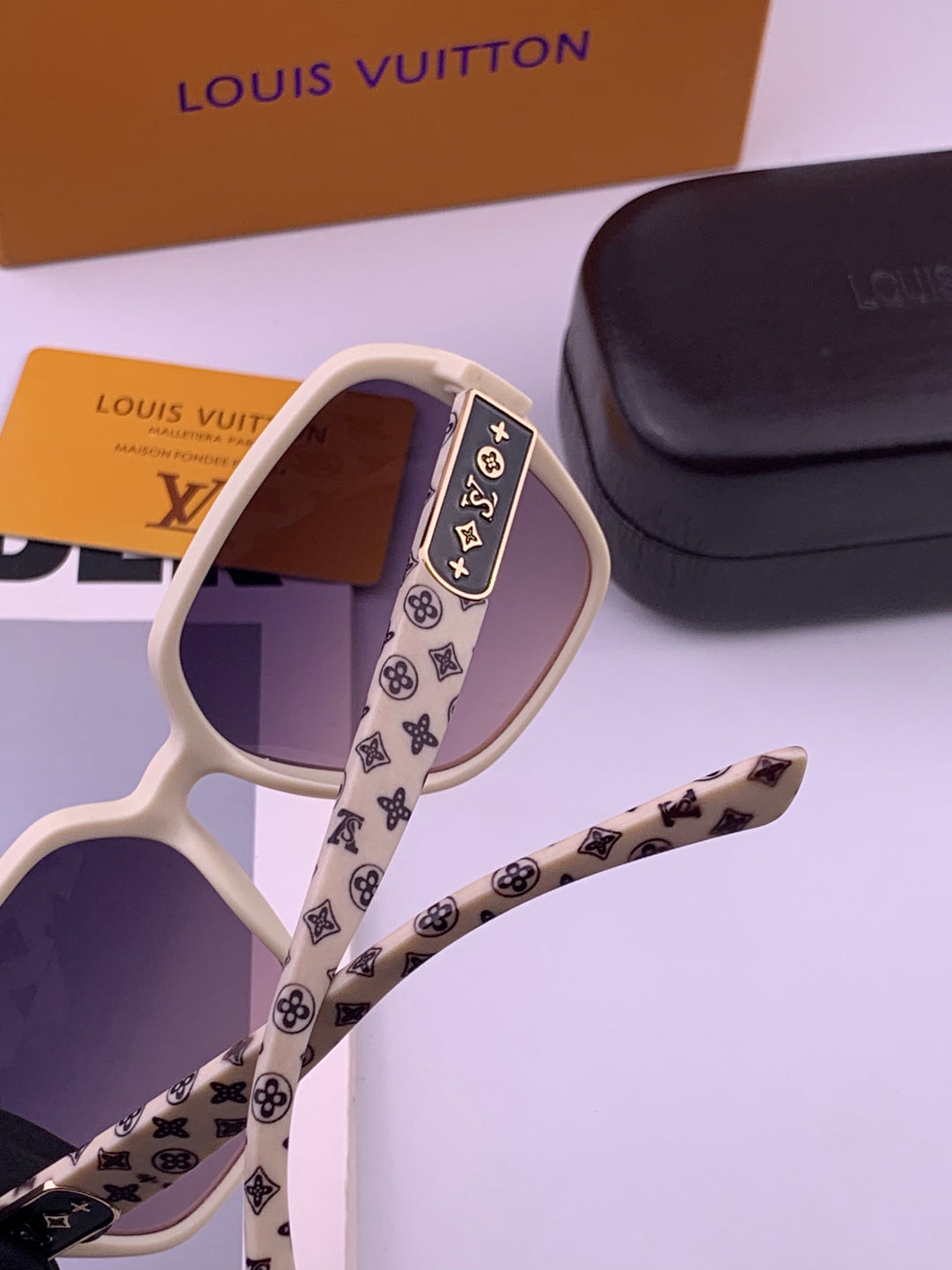 Louis Vuitton L3305 Square Gold Lens Sunglasses for Men & Women - 357659 - detail image 4