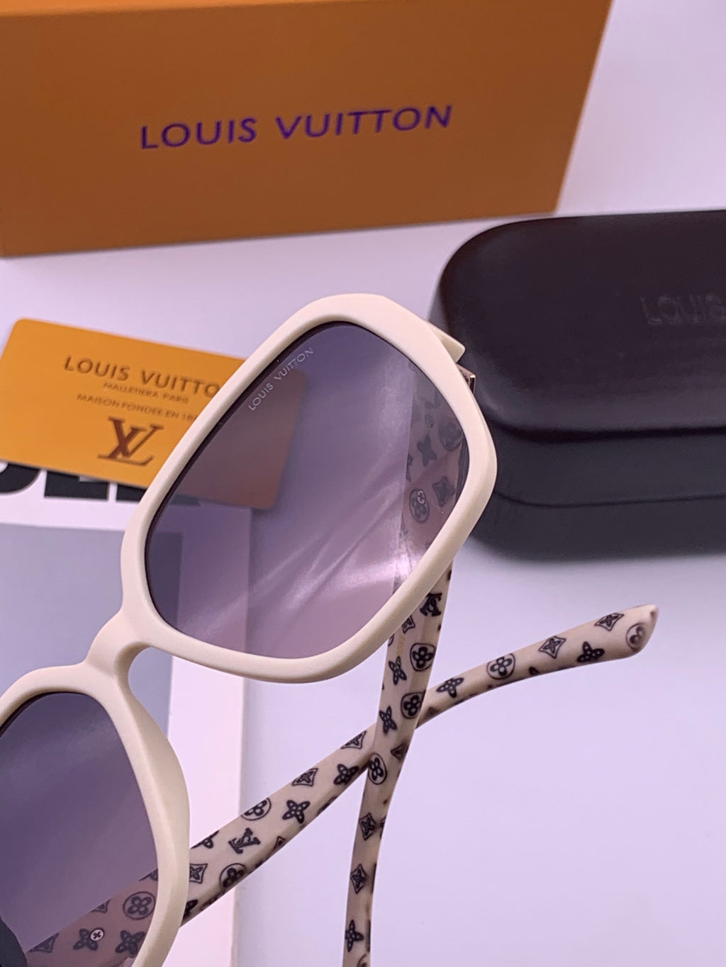 Louis Vuitton L3305 Square Gold Lens Sunglasses for Men & Women - 357659 - detail image 5