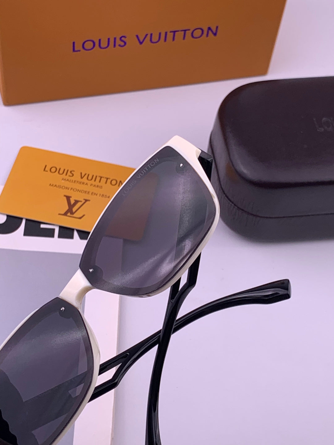 Louis Vuitton L7310 Square Brown Lens Sunglasses for Men & Women - 357661 - detail image 4