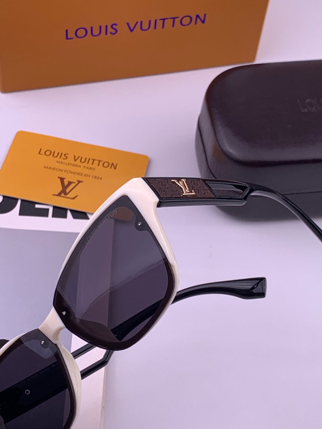 Louis Vuitton L7310 Square Brown Lens Sunglasses for Men & Women - 357661 - detail image 3