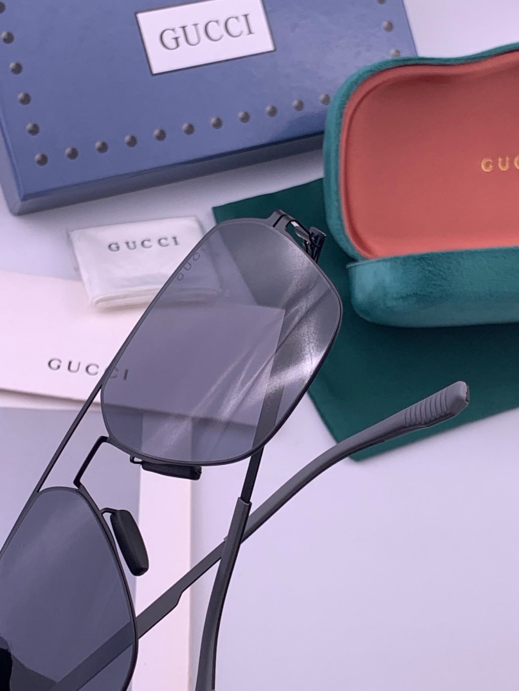 Gucci G711 Polarized Fashion Black Lens Sunglasses for Men & Women - 357841 - detail image 3