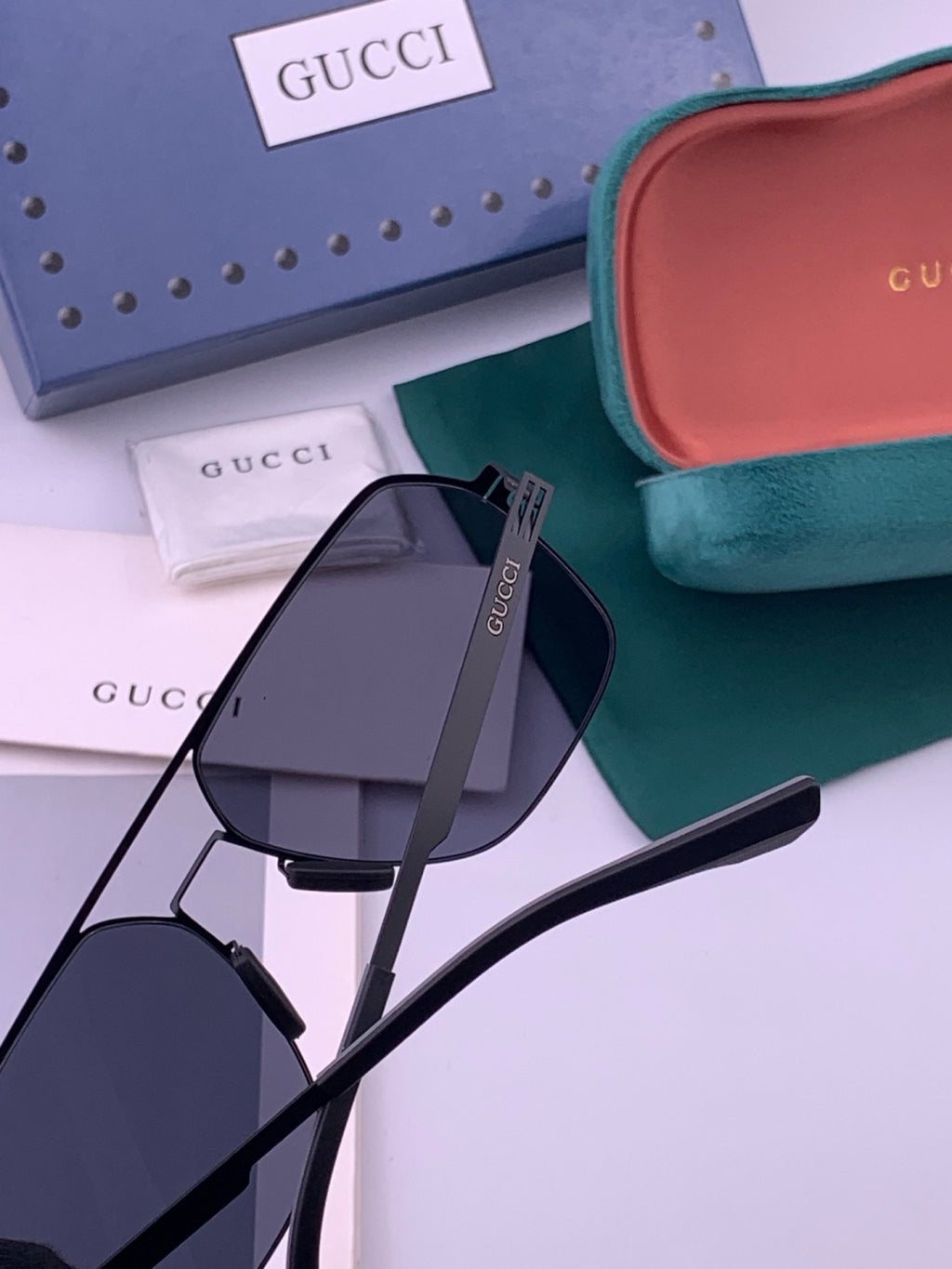 Gucci G711 Polarized Fashion Black Lens Sunglasses for Men & Women - 357841 - detail image 4