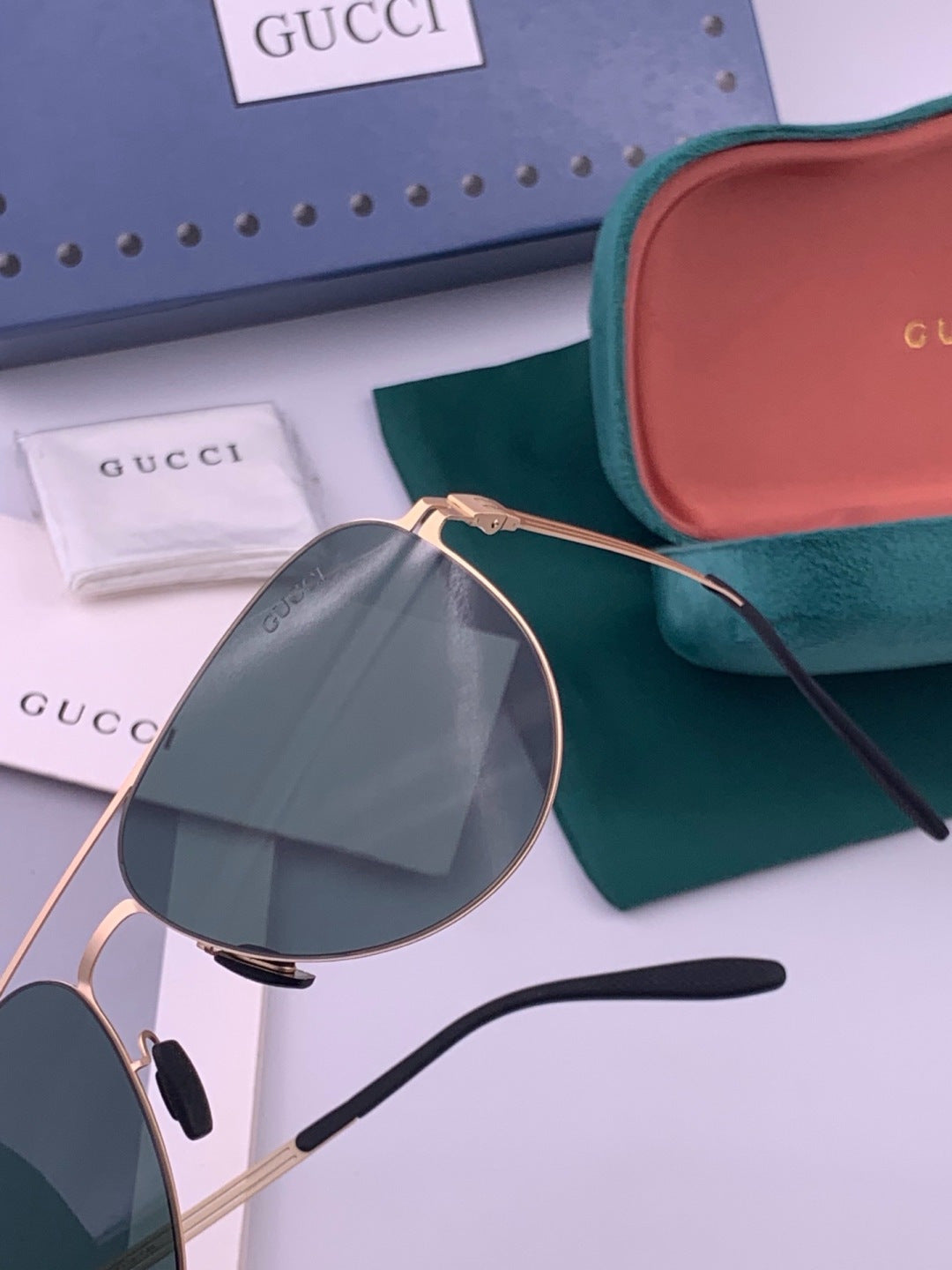 Gucci G1381 Fashion Gold Lens Sunglasses for Men & Women - 357842 - detail image 3