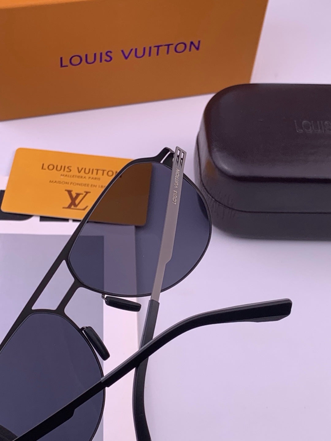 Louis Vuitton L712 Fashion Brown Lens Sunglasses for Men & Women - 357628 - detail image 4