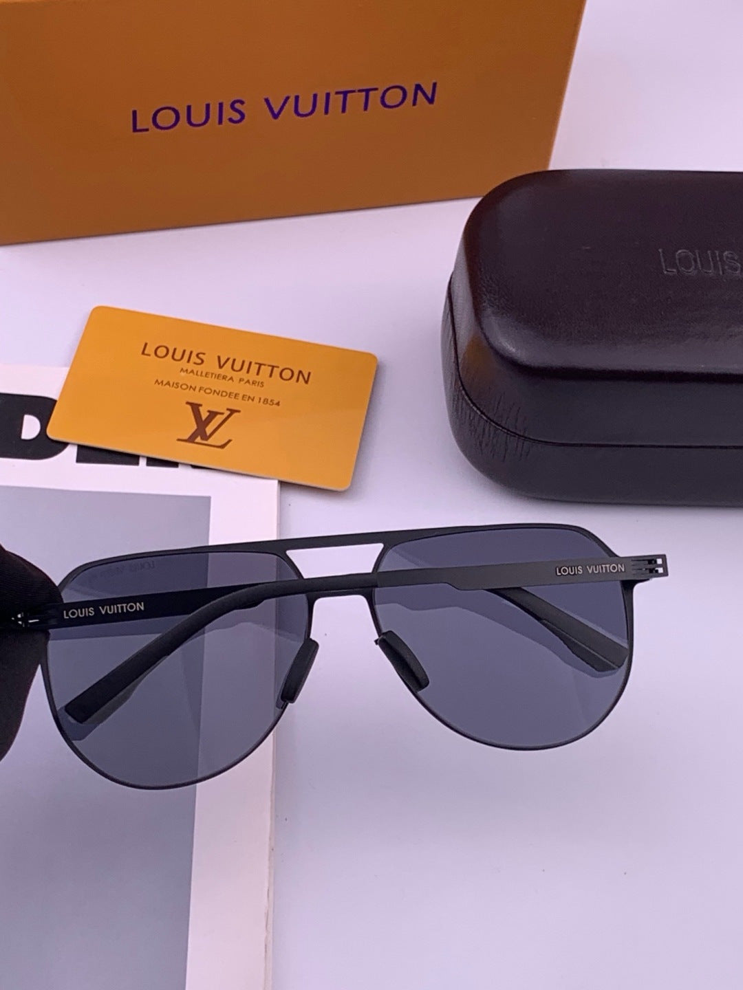 Louis Vuitton L712 Fashion Brown Lens Sunglasses for Men & Women - 357630 - detail image 6
