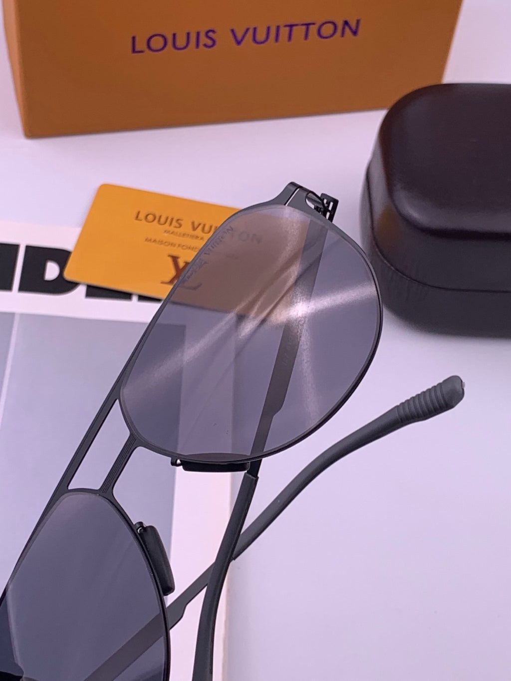 Louis Vuitton L712 Fashion Brown Lens Sunglasses for Men & Women - 357630 - detail image 4
