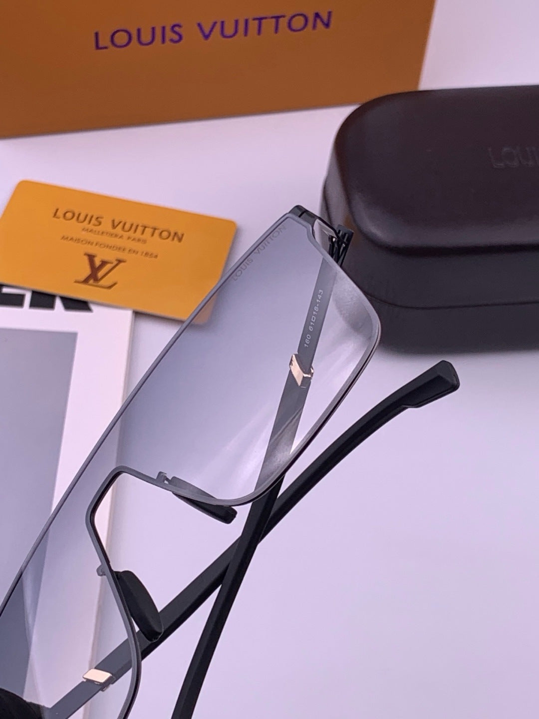 Louis Vuitton L016 Fashion Gold Lens Sunglasses for Men & Women - 357632 - detail image 4